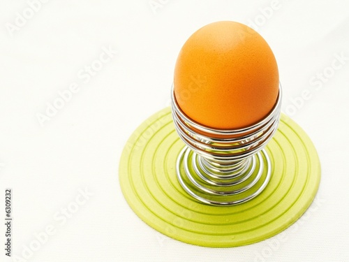 Egg on spiraal egg cup