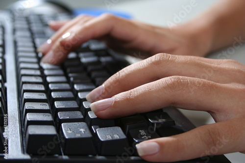 Mãos no teclado  photo
