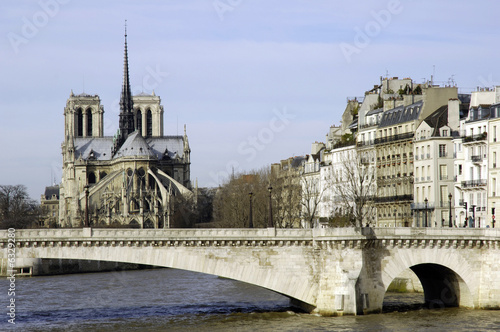 France, Paris: nice city view from the quai of the seine river