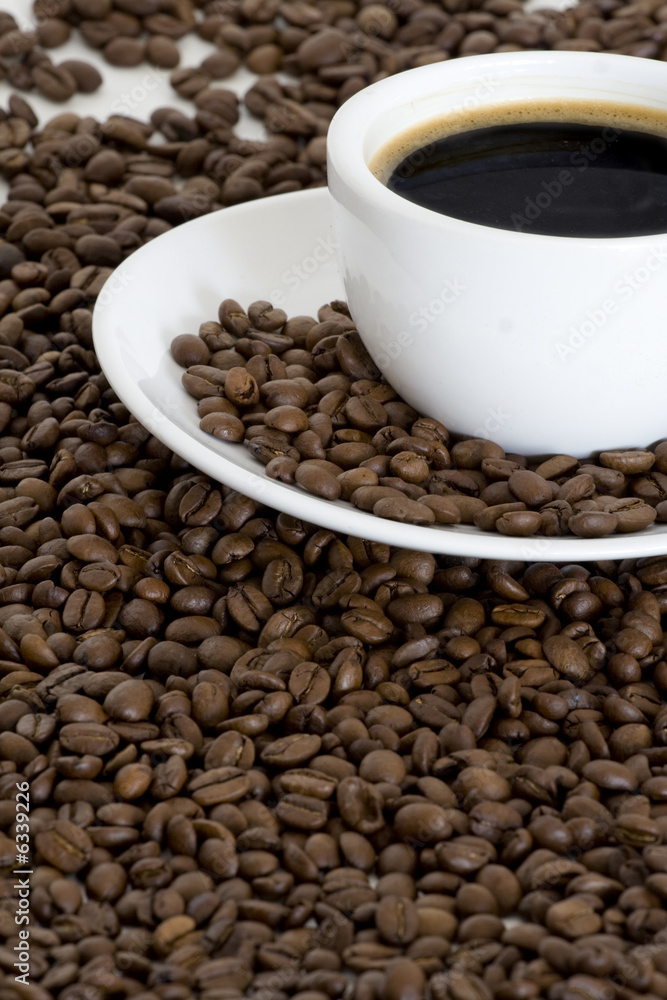 Fototapeta premium Cup of coffee and coffee beans background
