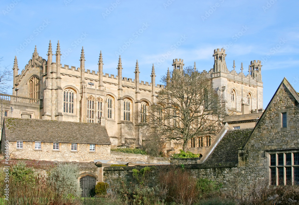 A photograph of a big building scenery in Oxford