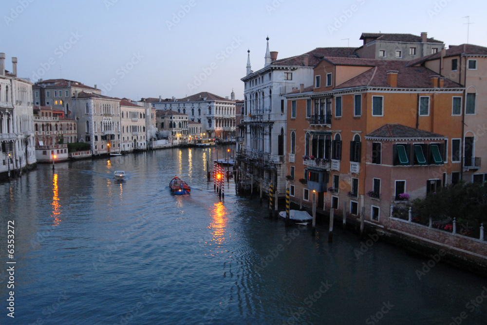 Obraz premium Amanece en Venecia