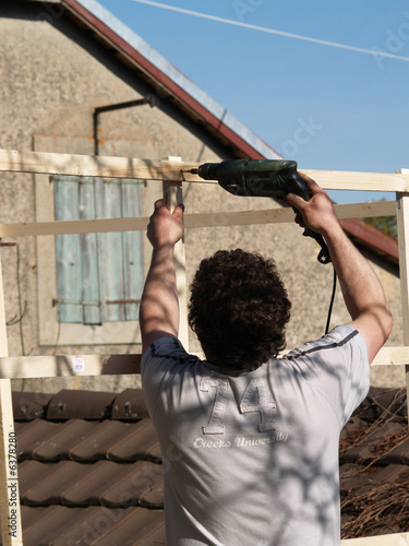 Fabrication d'un abris de jardin. photo