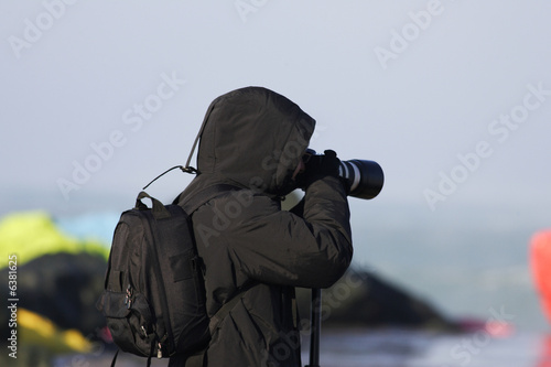 photographe en action en bord de mer