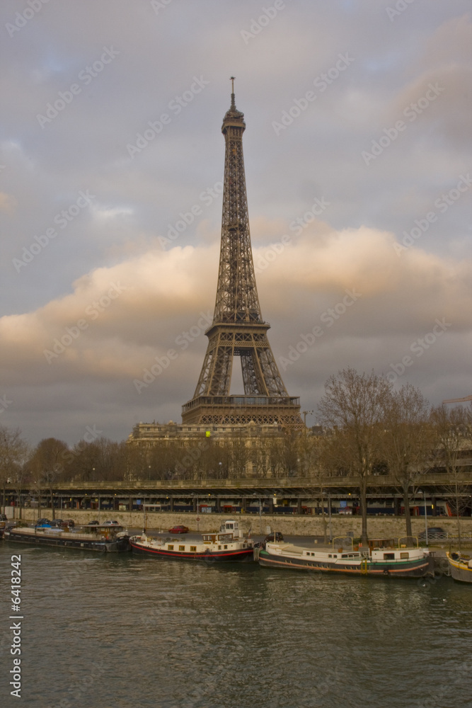 la tour eiffel 