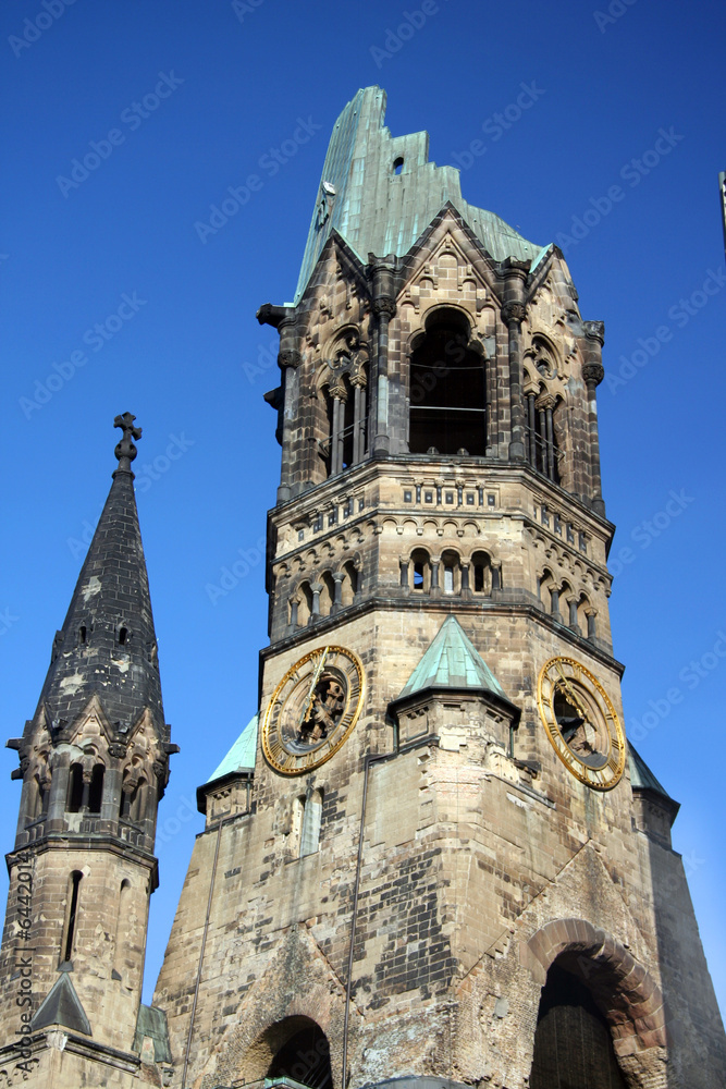 Fototapeta premium Alter Krichturm der Gedächniskirche in Berlin