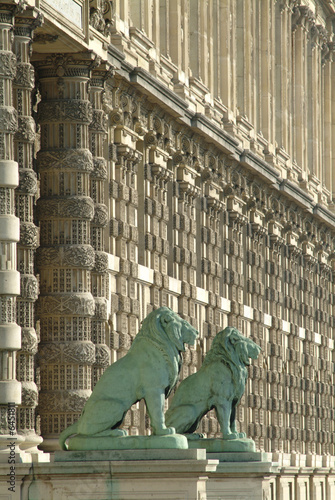 LIONS LOUVRE