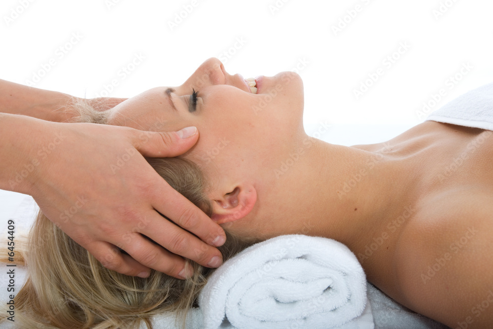 masseuse does relax facial massage to the girl masseuse does relax facial massage to the girl