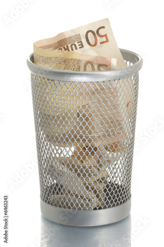 Mesh trash bin with fifty euro inside