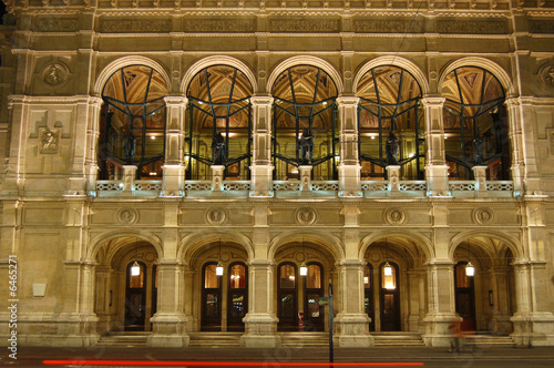 Wiener Staatsoper Haupteingang - Vienna opera main entrance