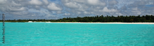 Holiday Island, Ari Atoll, Maldives © forcdan
