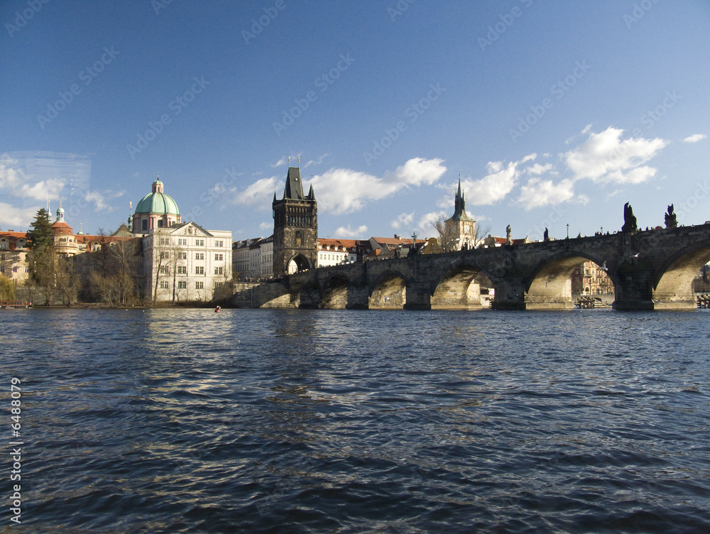 Pont Charles de Prague vu depuis le bateau