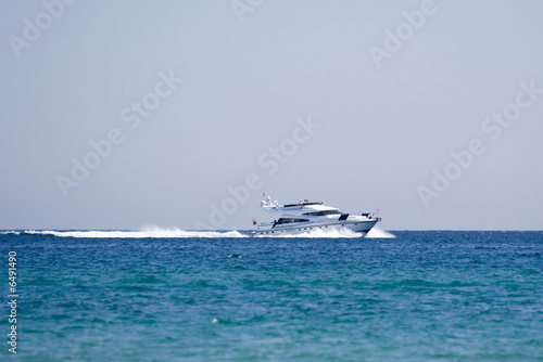 speedboat on the race © amelie