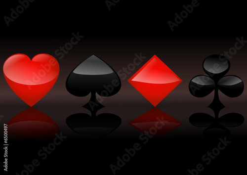 Symbole des jeux de cartes sur fond noir (reflet)