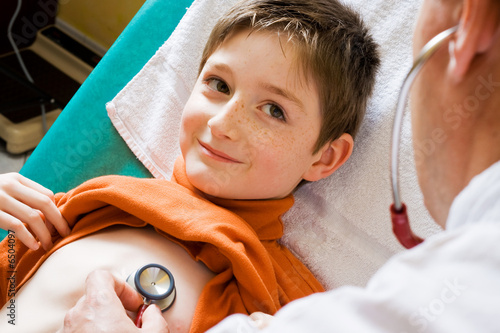 Complicité enfant et docteur