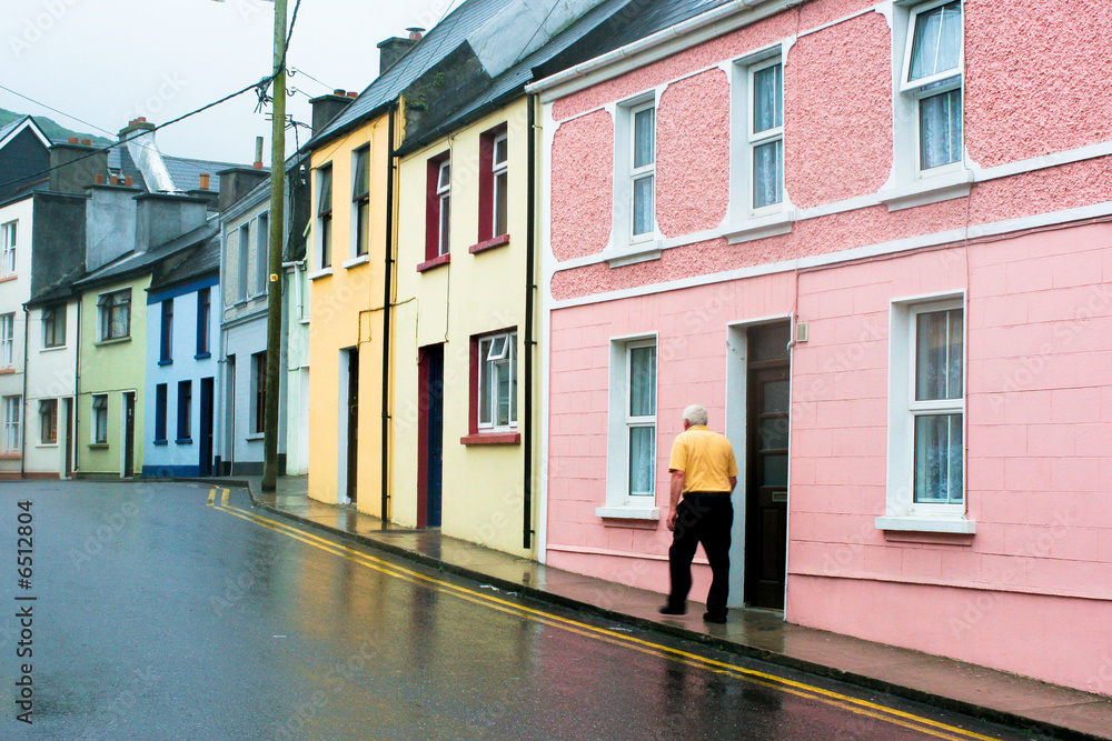 Rue de maisons colorées
