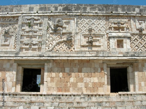 Uxmal - Flachrelief am Westgebäude - Nonnenviereck photo