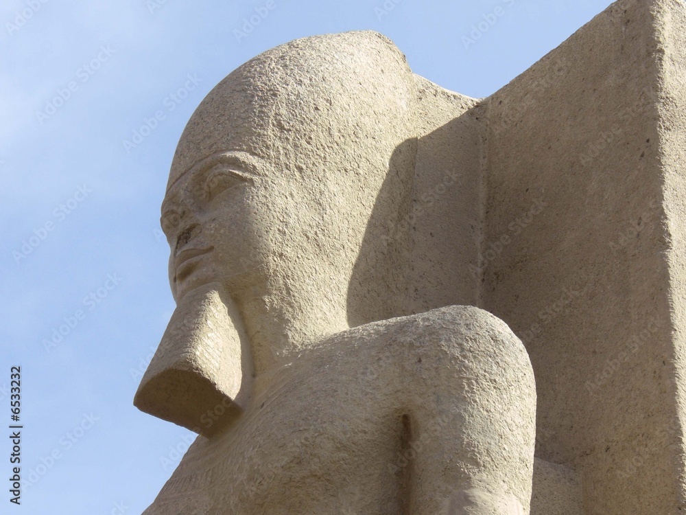 Egypte statue de Ramses à Memphis