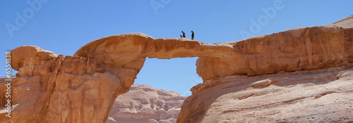 Arco nel desrto di Wadi Rum photo