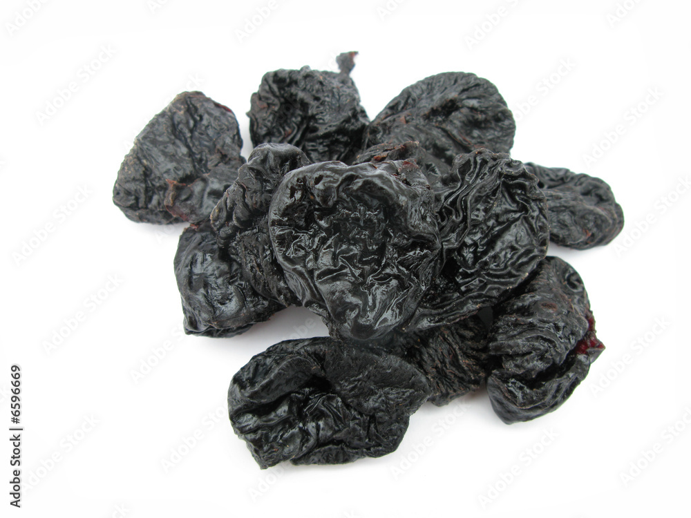 Obraz premium Plums dried isolated on white background