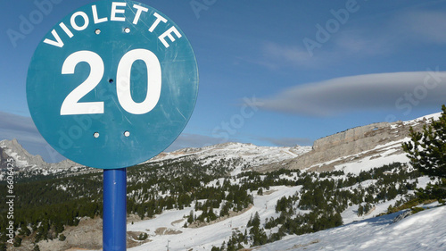 Panneau de piste de ski bleue © metropoway