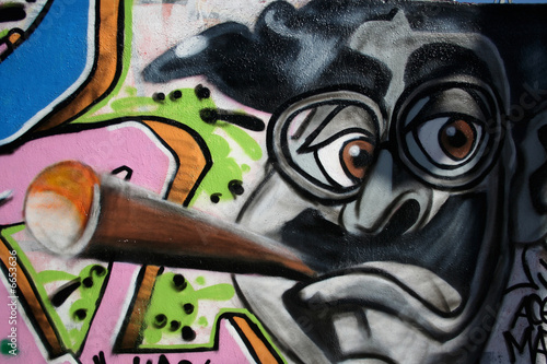 caricatura groucho marx en un graffiti