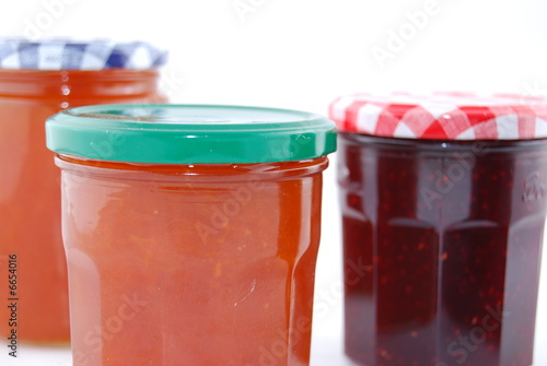 trois pots de confiture