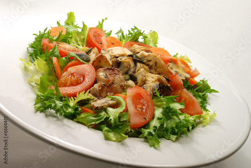 Gesunder Salat mit Hühnchen