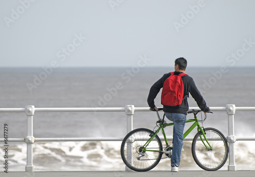 Adolescente en bicicleta