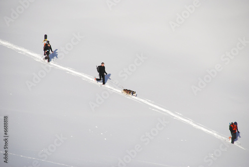 groupe de randonneur dans la neige