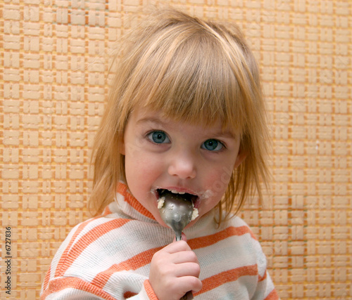 Canvastavla Child with the spoon