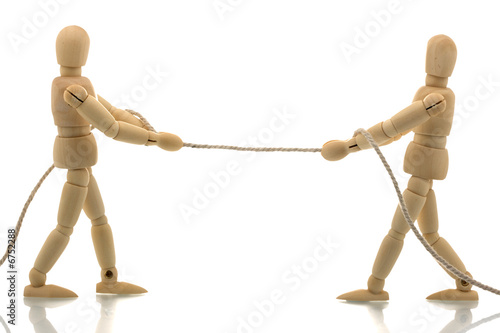 Two manikins pulling a rope