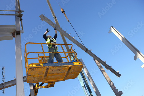 Tablou pe pânză Steel Worker on cherry picker