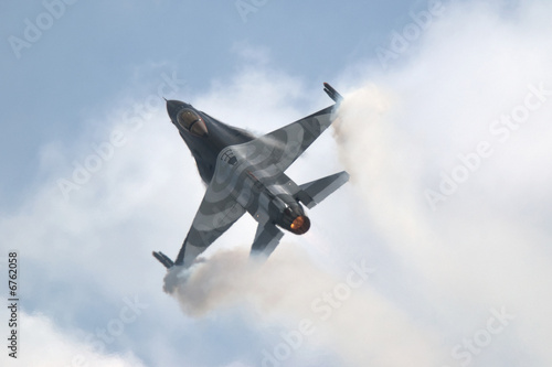 Obraz na płótnie F-16 Fighting Falcon beim Kunstflug