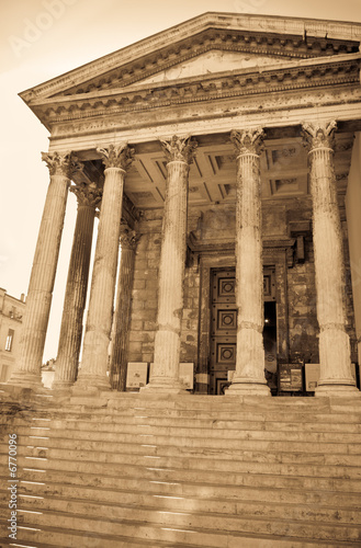 architecture romaine - Maison Carrée Nîmes photo