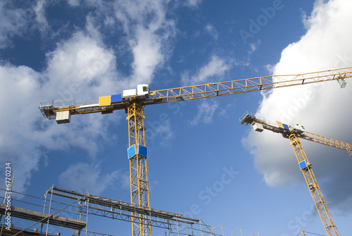 Baustelle mit Kränen