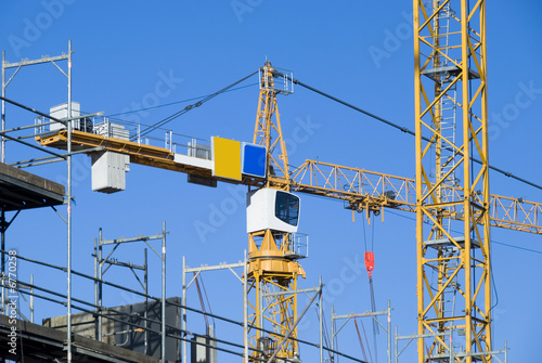 Baustelle mit Kränen