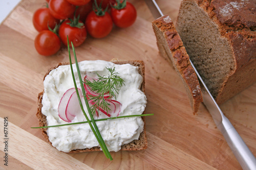 Vollkornbrot mit Quark