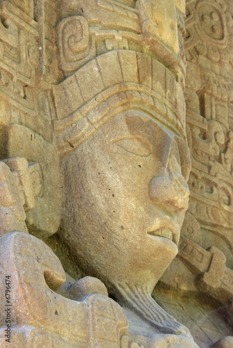 tête de guerrier maya au Guatemala