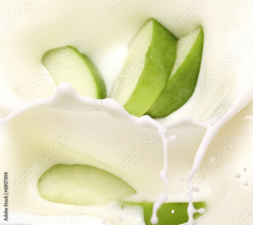 green apple slices and milk splash