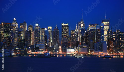 Manhattan Night Blue © Janice Barchat