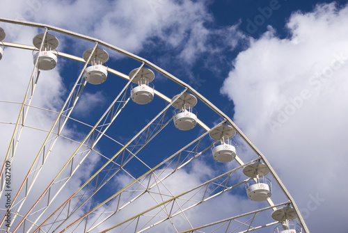 Riesenrad im Sonnenschein