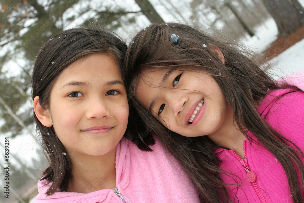 Obraz premium Two girls enjoying the winter