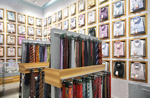 Valokuva shirts and neckties in shop