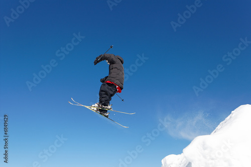 Saut snowboarder