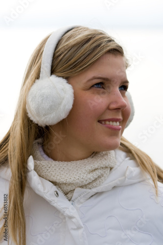 Fotografia Smiling girl in headset ear muffs