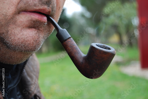 Mouth with briar pipe