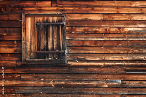 Volet d un chalet de bois.