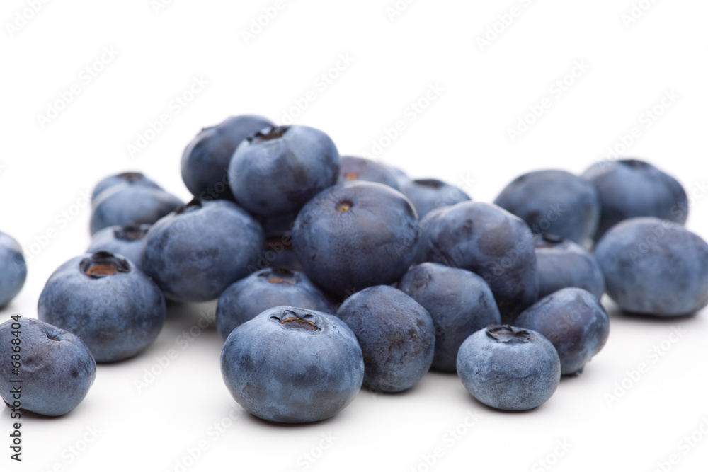 Mehrere Heidelbeeren locker angeordnet Mehrere Heidelbeeren locker angeordnet