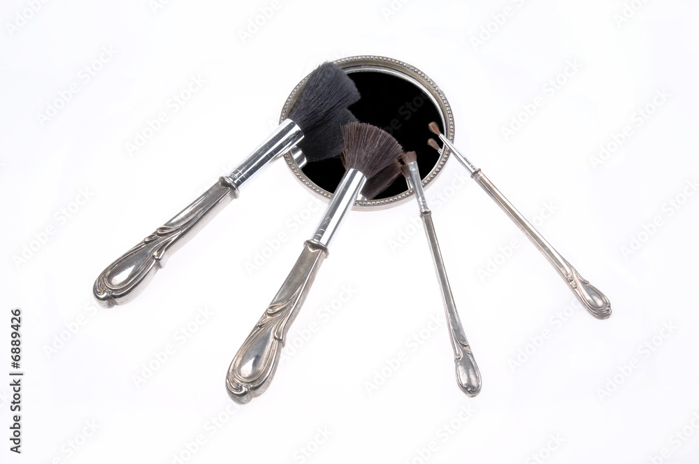 Antique Retro Makeup Brush Set and Mirror Antique Retro Makeup Brush Set and Mirror